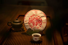 Load image into Gallery viewer, 2024 DaYi "Da Yi Hong Yun" (TAE Red Charm) 357g Cake Puerh Shou Cha Ripe Tea