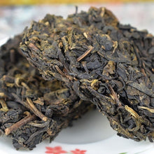 Load image into Gallery viewer, 2018 CNNP Liu Bao "Da Shu Jin Hua Zhuan - Te Ji" (Big Tree Golden Flower Brick - Supre Grade - Aged from 2016) Liu Pao, 1000g/Brick Dark Tea,  Wuzhou, Guangxi