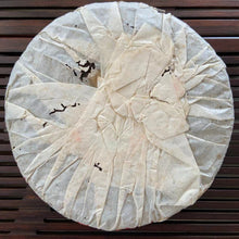 Load image into Gallery viewer, 2002 CNNP Puerh "7572 - Lv Yin" (Green Mark) Cake 357g Puerh Shou Cha Ripe Tea