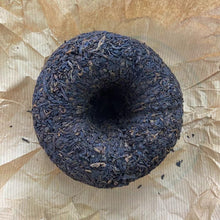 Charger l'image dans la galerie, 2005 DaYi "V93" (1st Batch 501 - Ten Years Sharpen One Sword) Tuo 250g Puerh Shou Cha Ripe Tea