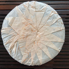 Charger l'image dans la galerie, 2014 Sanhe "Chen Nian Bing" (Liubao - Aged Cake) 400g Liu Pao Tea, Dark Tea, Wuzhou, Guangxi Province