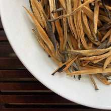 Charger l'image dans la galerie, 2025 Early Spring Black Tea "Da Jin Zhen" (Giant Golden Needle - Golden Bud) A Grade, Loose Leaf Tea, Dian Hong, FengQing, Yunnan