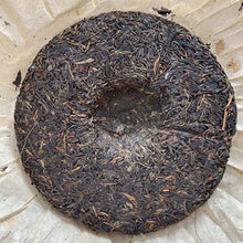 Load image into Gallery viewer, 2003 YongPinHao &quot;Yi Wu - Ye Sheng&quot; (Yiwu Mountain - Wild Tea) Cake 400g, Puerh Sheng Cha Raw Tea