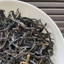 Load image into Gallery viewer, 2024 Early Spring FengHuang DanCong "Ya Shi Xiang" (Duck Poop Fragrance) A++++ Grade, Medium-Heavy Roasted Oolong, Loose Leaf Tea, Chaozhou
