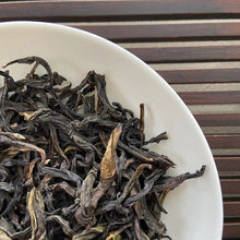 Load image into Gallery viewer, 2024 Spring FengHuang DanCong "Ya Shi Xiang" (Duck Poop Fragrance) A+ Grade, Medium Roasted Oolong, Loose Leaf Tea, Chaozhou