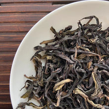 Load image into Gallery viewer, 2024 Spring FengHuang DanCong &quot;Ya Shi Xiang&quot; (Duck Poop Fragrance) A+ Grade, Medium Roasted Oolong, Loose Leaf Tea, Chaozhou