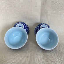 Laden Sie das Bild in den Galerie-Viewer, Portable / Traveling Gongfu Teaset "Cup, Pitcher, Brewing Cup, Bamboo Tray" in 1 Box, Qinghua Porcelain Chinese Teawares