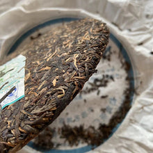 Load image into Gallery viewer, 2007 DaYi &quot;7532&quot; Cake 357g Puerh Sheng Cha Raw Tea