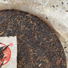 Charger l'image dans la galerie, 2004 XiaGuan "Song He Tie Bing" (Pine & Crane Iron Cake ) 357g Puerh Raw Tea Sheng Cha