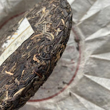 Charger l'image dans la galerie, 2020 QianYun "Ban Zhang Wu Zhai" (5 Villages of Banzhang region) Cake 357g Puerh Raw Tea Sheng Cha
