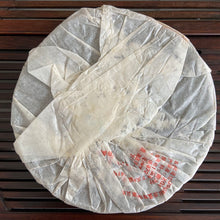 Laden Sie das Bild in den Galerie-Viewer, 2006 XiaGuan "T8653" Iron Cake 357g Puerh Raw Tea Sheng Cha