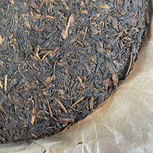 Laden Sie das Bild in den Galerie-Viewer, 2006 XiaGuan "T8653" Iron Cake 357g Puerh Raw Tea Sheng Cha