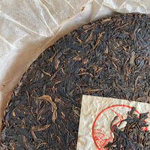 Laden Sie das Bild in den Galerie-Viewer, 2006 XiaGuan "T8653" Iron Cake 357g Puerh Raw Tea Sheng Cha