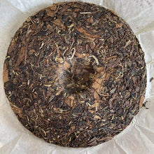 Load image into Gallery viewer, 2017 YueTai "Lao Bai Cha - Shou Mei" (Old White Tea - Shoumei ) Cake 350g Fuding BaiCha, Fujian Province.