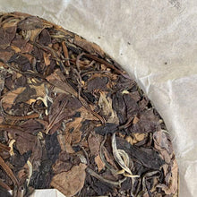 Load image into Gallery viewer, 2017 YueTai "Lao Bai Cha - Shou Mei" (Old White Tea - Shoumei ) Cake 350g Fuding BaiCha, Fujian Province.