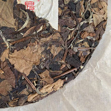 Load image into Gallery viewer, 2017 YueTai "Lao Bai Cha - Shou Mei" (Old White Tea - Shoumei ) Cake 350g Fuding BaiCha, Fujian Province.