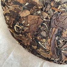 Load image into Gallery viewer, 2017 YueTai "Lao Bai Cha - Shou Mei" (Old White Tea - Shoumei ) Cake 350g Fuding BaiCha, Fujian Province.