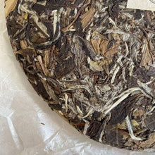 Charger l'image dans la galerie, 2017 YueTai "Lao Bai Cha - Bai Mu Dan" (Aged White Tea - White Peony) Cake 300g Fuding BaiCha, Fujian Province.
