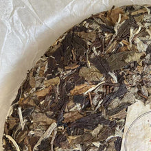 Charger l'image dans la galerie, 2017 YueTai "Lao Bai Cha - Bai Mu Dan" (Aged White Tea - White Peony) Cake 300g Fuding BaiCha, Fujian Province.