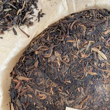 Load image into Gallery viewer, 2005 LiuDaChaShan "Bu Lang Shan - Ye Sheng Cha - Te Ji" (Bulang Mountain - Wild Tea - Special Grade) Cake 357g Puerh Raw Tea Sheng Cha, Menghai.