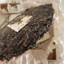 Load image into Gallery viewer, 2003 LiuDaChaShan "Yi Bang - Ye Sheng Cha" (Yibang Mountain - Wild Tea ) Cake 357g Puerh Raw Tea Sheng Cha
