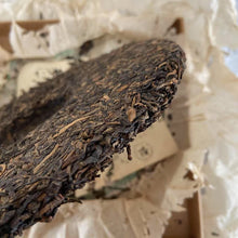 Load image into Gallery viewer, 2003 LiuDaChaShan "Yi Bang - Ye Sheng Cha" (Yibang Mountain - Wild Tea ) Cake 357g Puerh Raw Tea Sheng Cha