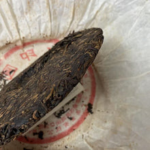 Load image into Gallery viewer, 2006 CNNP Puerh "Hong Yin Yuan Cha" (Red Mark Round Tea) Cake 357g Puerh Sheng Cha Raw Tea
