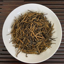 Charger l'image dans la galerie, 2025 Black Tea "Song Zhen - Tou Chun - Te Ji" (Pine Like Needle - Early Spring - Special) A++ Grade, Loose Leaf Tea, Dian Hong, FengQing, Yunnan