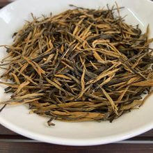 Charger l'image dans la galerie, 2025 Black Tea "Song Zhen - Tou Chun - Te Ji" (Pine Like Needle - Early Spring - Special) A++ Grade, Loose Leaf Tea, Dian Hong, FengQing, Yunnan