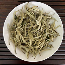 Load image into Gallery viewer, 2025 Early Spring White Tea "Da Bai Ya - Yue Guang Bai" (Giant White Bud - Moonlight) A++ Grade, Loose Leaf Tea, JingGu BaiCha, YunNan Province.