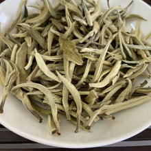 Load image into Gallery viewer, 2025 Early Spring White Tea "Da Bai Ya - Yue Guang Bai" (Giant White Bud - Moonlight) A++ Grade, Loose Leaf Tea, JingGu BaiCha, YunNan Province.