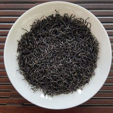 Laden Sie das Bild in den Galerie-Viewer, 2025 Early Spring Black Tea "Jiu Qu Hong Mei" (Jiuqu Red Plum) A+ Grade, Long Jing Material, Hong Cha, ZheJiang Province