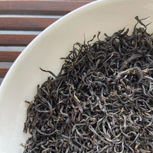 Laden Sie das Bild in den Galerie-Viewer, 2025 Early Spring Black Tea "Jiu Qu Hong Mei" (Jiuqu Red Plum) A+ Grade, Long Jing Material, Hong Cha, ZheJiang Province