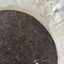 Charger l'image dans la galerie, 2006 LongYuanHao "Da Ma Bang 1 Hao - Gu Shu" (Great Horse Caravan 1st - Old Tree) Cake 357g Puerh Shou / Shu Cha Ripe Tea