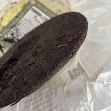 Charger l'image dans la galerie, 2006 LongYuanHao "Da Ma Bang 1 Hao - Gu Shu" (Great Horse Caravan 1st - Old Tree) Cake 357g Puerh Shou / Shu Cha Ripe Tea