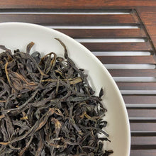 Laden Sie das Bild in den Galerie-Viewer, 2025 Early Spring FengHuang DanCong "Ya Shi Xiang" (Duck Poop Fragrance) A+++ Grade, Medium-Heavy Roasted Oolong, Loose Leaf Tea, Chaozhou