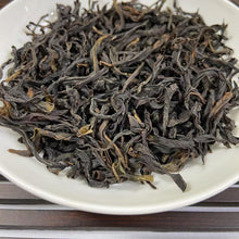 Laden Sie das Bild in den Galerie-Viewer, 2025 Early Spring FengHuang DanCong "Ya Shi Xiang" (Duck Poop Fragrance) A+++ Grade, Medium-Heavy Roasted Oolong, Loose Leaf Tea, Chaozhou