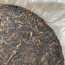Laden Sie das Bild in den Galerie-Viewer, 2006 XiaGuan "FT8653" Cake 357g Puerh Raw Tea Sheng Cha
