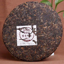 Load image into Gallery viewer, 2017 LaoTongZhi &quot;Chun Xiang Bing Cha&quot; (Mellow Fragrant Cake) 357g Puerh Ripe Tea Shou Cha