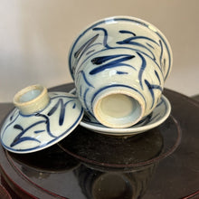Laden Sie das Bild in den Galerie-Viewer, Jingdezhen Wood Ash Glaze "Blue and White" Porcelain, Hand Painting "Tea Leaf & Flower" Gaiwan, Tea Cup. KTM001