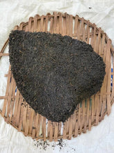 Charger l'image dans la galerie, 1998 WuZhou "Gui Qing Zhong - Liu Bao" (Guiqing Variety - Liubao) S Grade Loose Leaf Dark Tea, Guangxi, Liu Pao