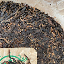 Load image into Gallery viewer, 2001 LiMing &quot;Yun Wu Yuan Cha - Lv Fei&quot; (Cloudy Foggy Plantation - Green Neifei) Cake 357g Puerh Sheng Cha Raw Tea