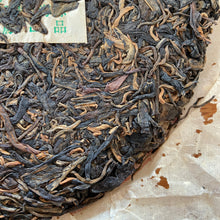 Load image into Gallery viewer, 2001 LiMing &quot;Yun Wu Yuan Cha - Lv Fei&quot; (Cloudy Foggy Plantation - Green Neifei) Cake 357g Puerh Sheng Cha Raw Tea