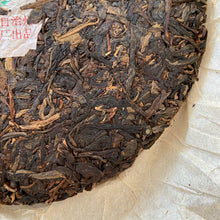 Load image into Gallery viewer, 2005 FuHai "Ba Da Shan - Ye Sheng Cha" (Bada Mountain - Wild Tea) Cake 357g Puerh Raw Tea Sheng Cha