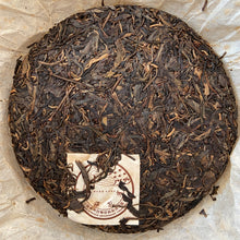 Load image into Gallery viewer, 2004 ChunHai &quot;Meng Hai Kong Que&quot; (Menghai Peacock) Cake 357g Puerh Sheng Cha Raw Tea