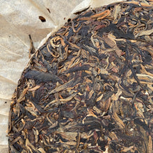 Load image into Gallery viewer, 2005 ChunCheng &quot;Yi Wu Chun Jian&quot; (Yiwu Spring Bud) Cake 400g Puerh Raw Tea Sheng Cha