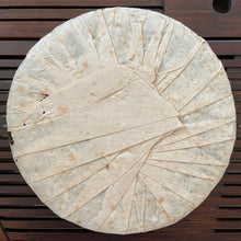 Charger l'image dans la galerie, 2004 ChunMing "Bu Lang - Qiao Mu Sheng Tai" (Bulang - Arbor Organic) Cake 357g Puerh Raw Tea Sheng Cha