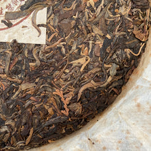 Charger l'image dans la galerie, 2004 ChunMing "Bu Lang - Qiao Mu Sheng Tai" (Bulang - Arbor Organic) Cake 357g Puerh Raw Tea Sheng Cha