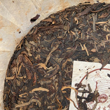 Charger l'image dans la galerie, 2004 ChunMing "Bu Lang - Qiao Mu Sheng Tai" (Bulang - Arbor Organic) Cake 357g Puerh Raw Tea Sheng Cha