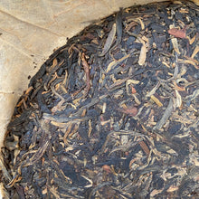 Charger l'image dans la galerie, 2004 ShuangXiong "Ban Zhang - Ming Qian Ya" (Banzhang - Early Spring Bud) Cake 357g Puerh Raw Tea Sheng Cha